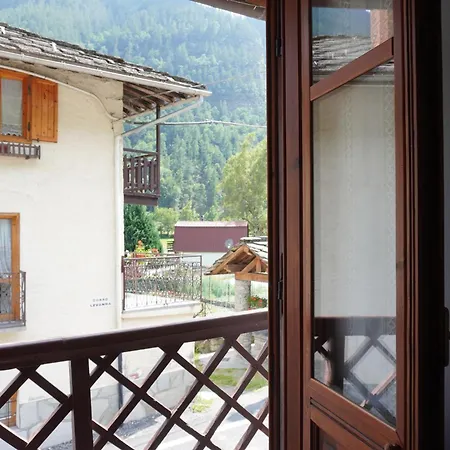Tipica Casa Di Montagna Nelle Valli Di Lanzo *